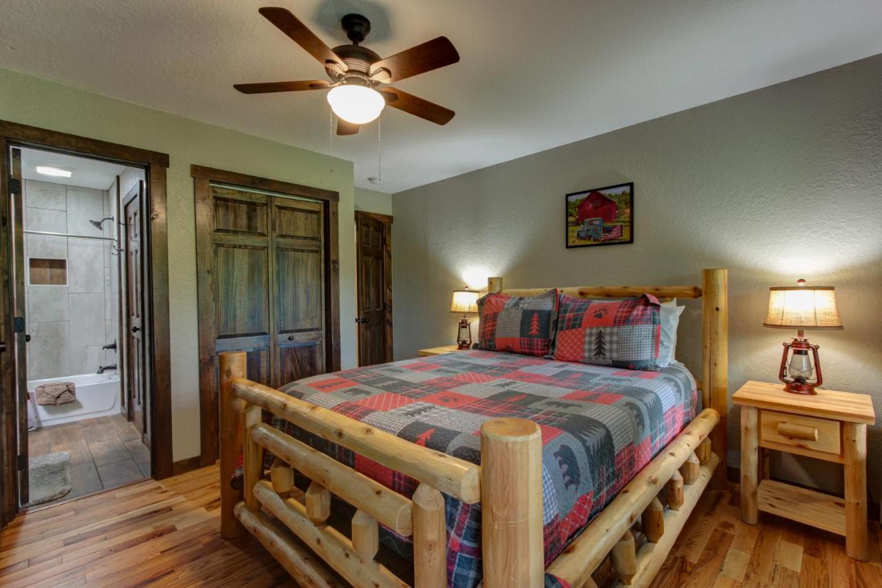 3 Master Bedrooms - Sleeps 10 - Location - Game Room - Hot Tub Pigeon Forge Extérieur photo
