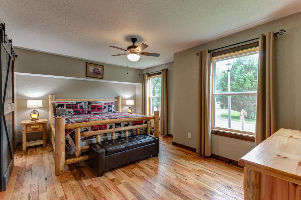 3 Master Bedrooms - Sleeps 10 - Location - Game Room - Hot Tub Pigeon Forge Extérieur photo