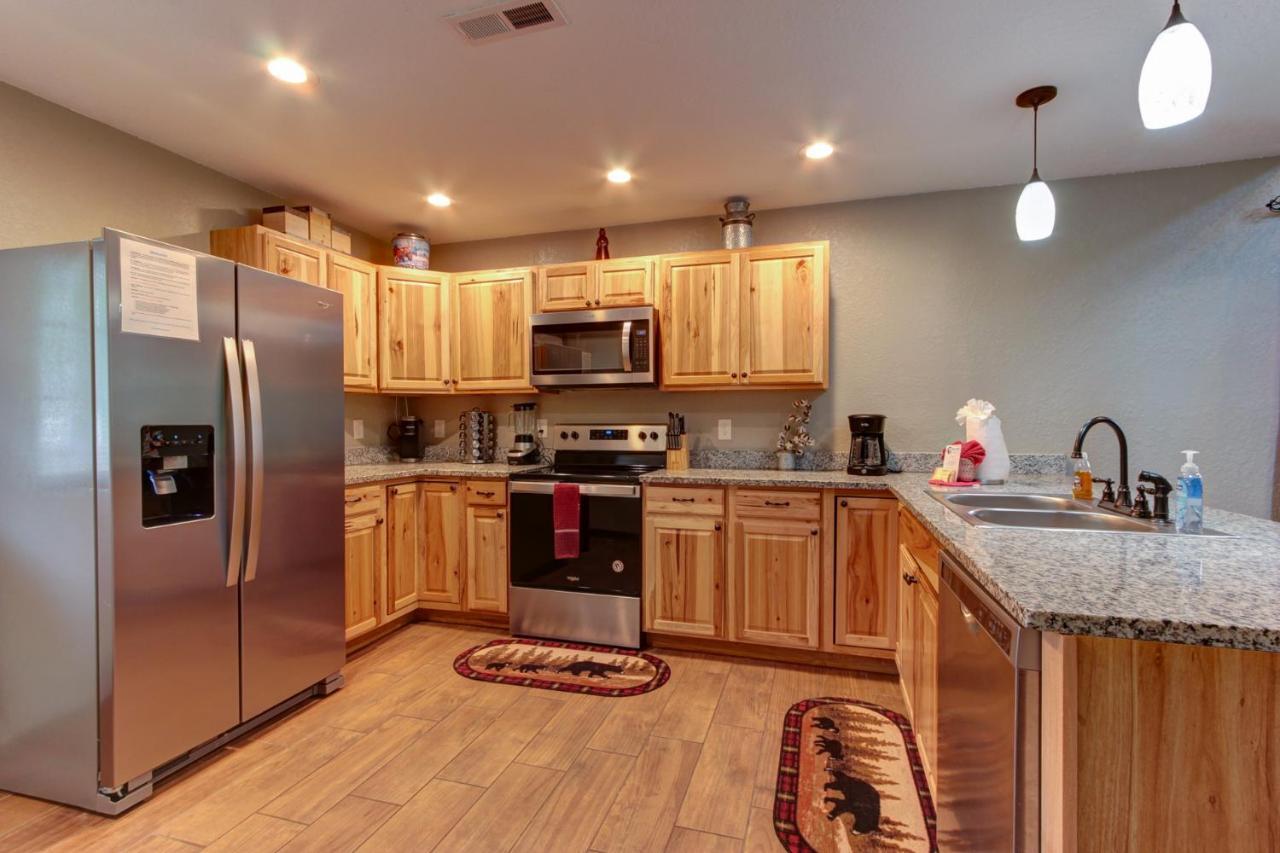 3 Master Bedrooms - Sleeps 10 - Location - Game Room - Hot Tub Pigeon Forge Extérieur photo