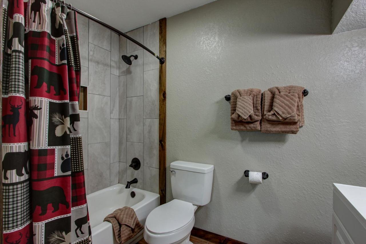 3 Master Bedrooms - Sleeps 10 - Location - Game Room - Hot Tub Pigeon Forge Extérieur photo